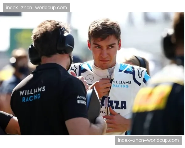 F1澳大利亚站：维斯塔潘夺冠，塞恩斯亚军，拉塞尔最后一圈撞车退赛